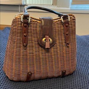 Vintage Wicker Clamshell Handbag